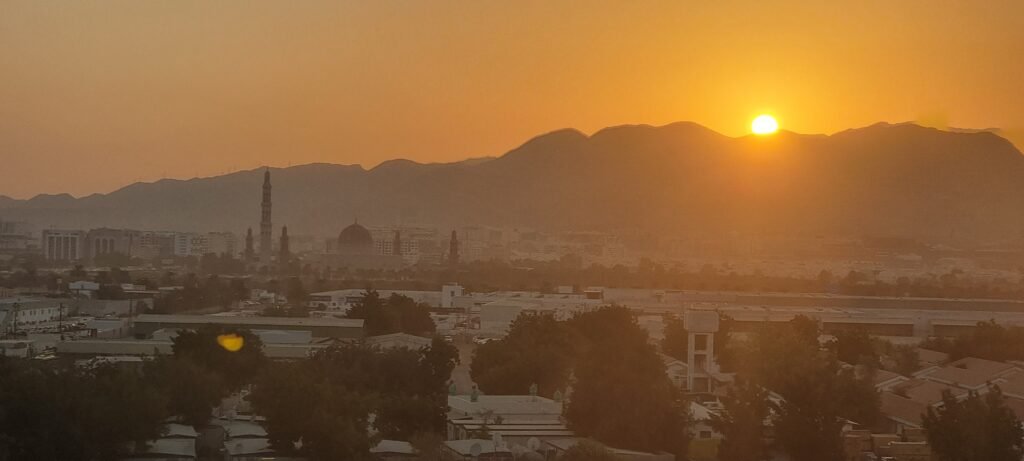 Reisekonzept Gold: Reisekonzept Gold: Muscat, Oman im Sonnenuntergang