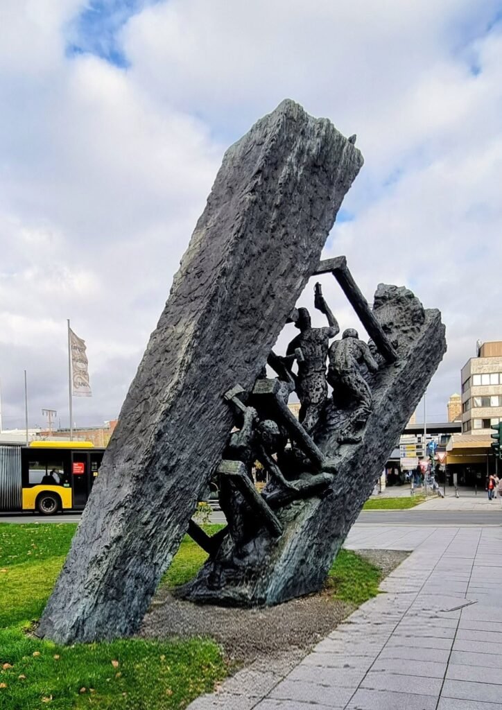 Bergmann Denkmal in Essen vor dem Hauptbahnhof