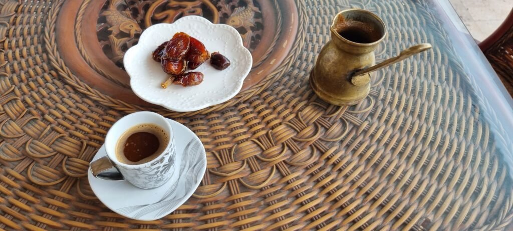 Pause mit Mokka mit Datteln