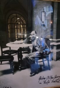 Historische Aufnahme, 1907, von Peter Altenberg im Café Central in Wien