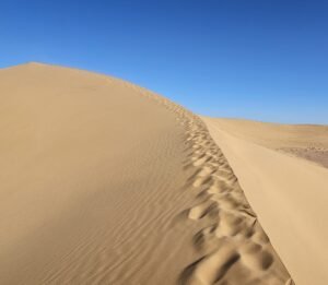 Fusspuren auf einer Sanddüne