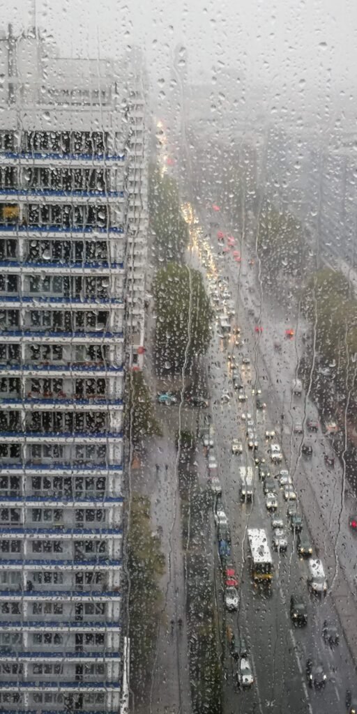 Berlin, Leipziger Straße Blick auf Leipziger Straße im Regen