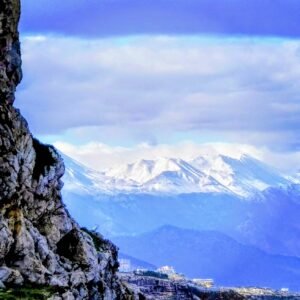 Blick auf schneebedeckte Berge auf Kreta