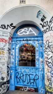 Grafitti Tür in Berlin-Kreuzberg