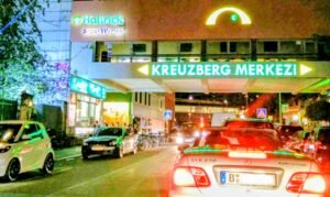 Kottbusser Tor bei Nacht