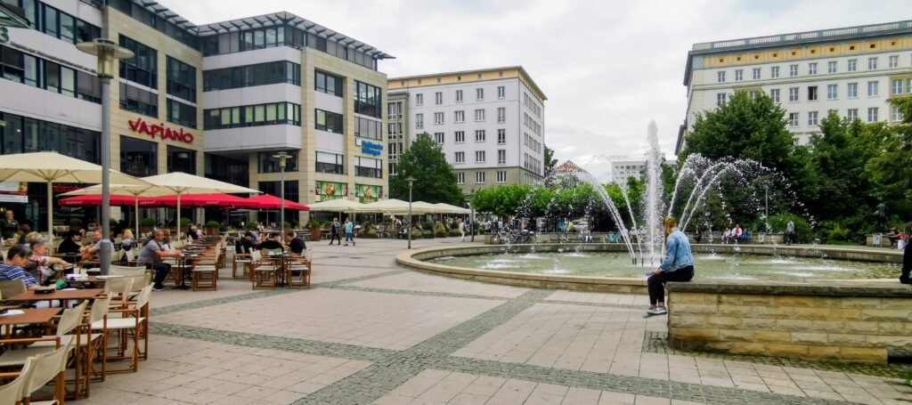 Ulrichplatz an der Ernst-Reuter-Allee Ulrichplatz an der Ernst-Reuter-Allee