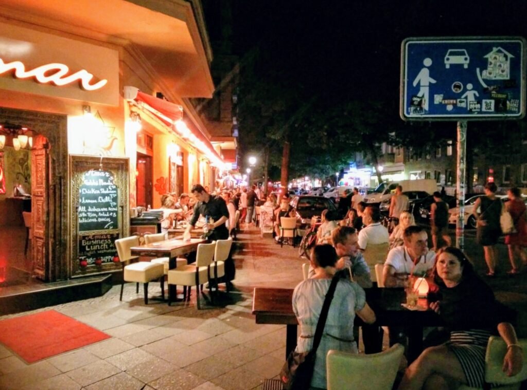 Straßencafé bei Nacht Berliner Straßencafé bei Nacht