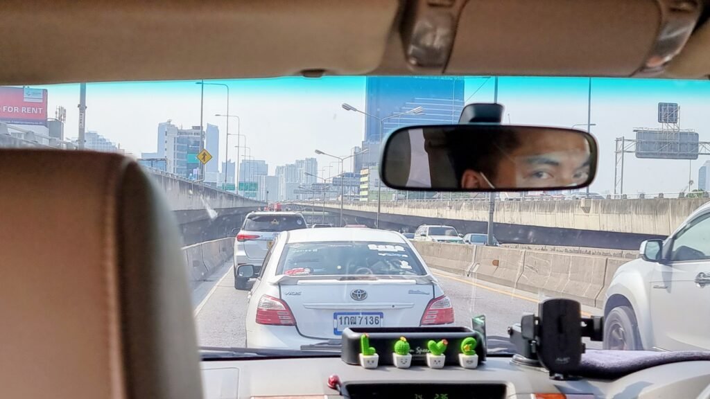 Thailand Reisebericht: Fahrt im Auto nach Bangkok