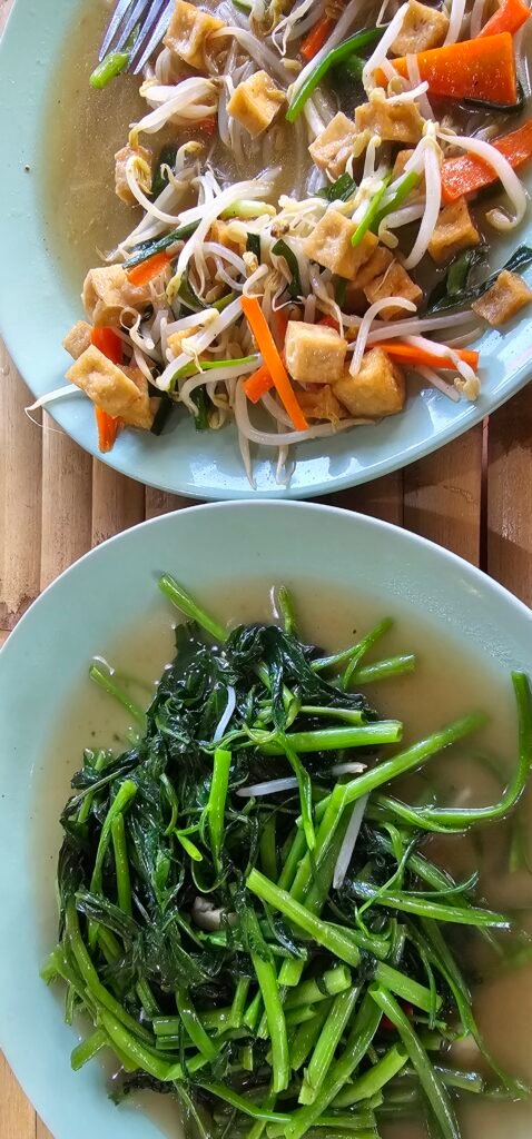 Morning Glory und Pad Thai mit Tofu