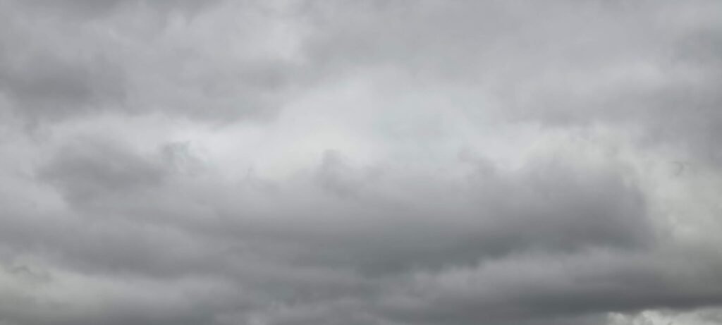 Wolkenverhangener Himmel