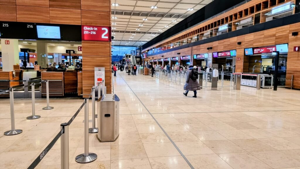 Berliner Flughafen Abflughalle