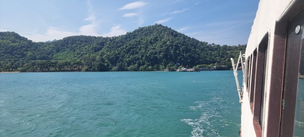Die Fähre verlässt Koh Chang