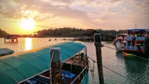 Thailand: Ausflugsboote aus Holz Thailand: Ausflugsboote aus Holz