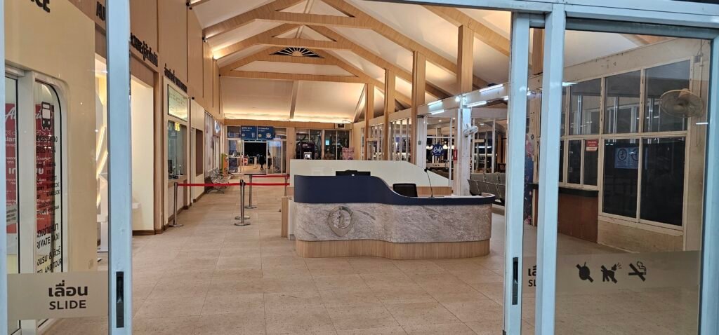 Fährhafen nach Koh Samui am frühen Morgen