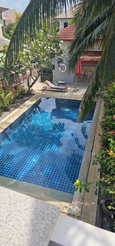 Lemon House Apartments mit kleinem Pool